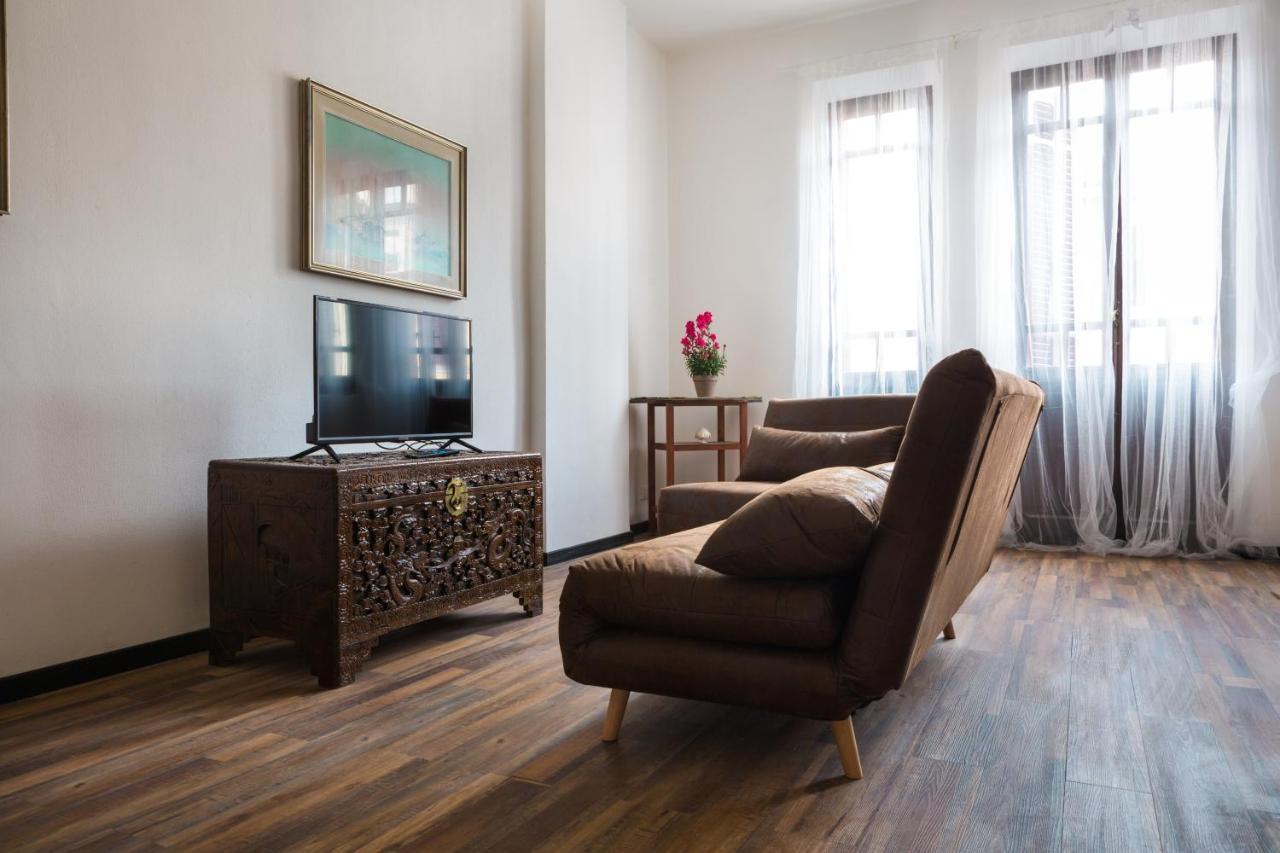 Parco Ducale Elegant Con Balcone Apartamento